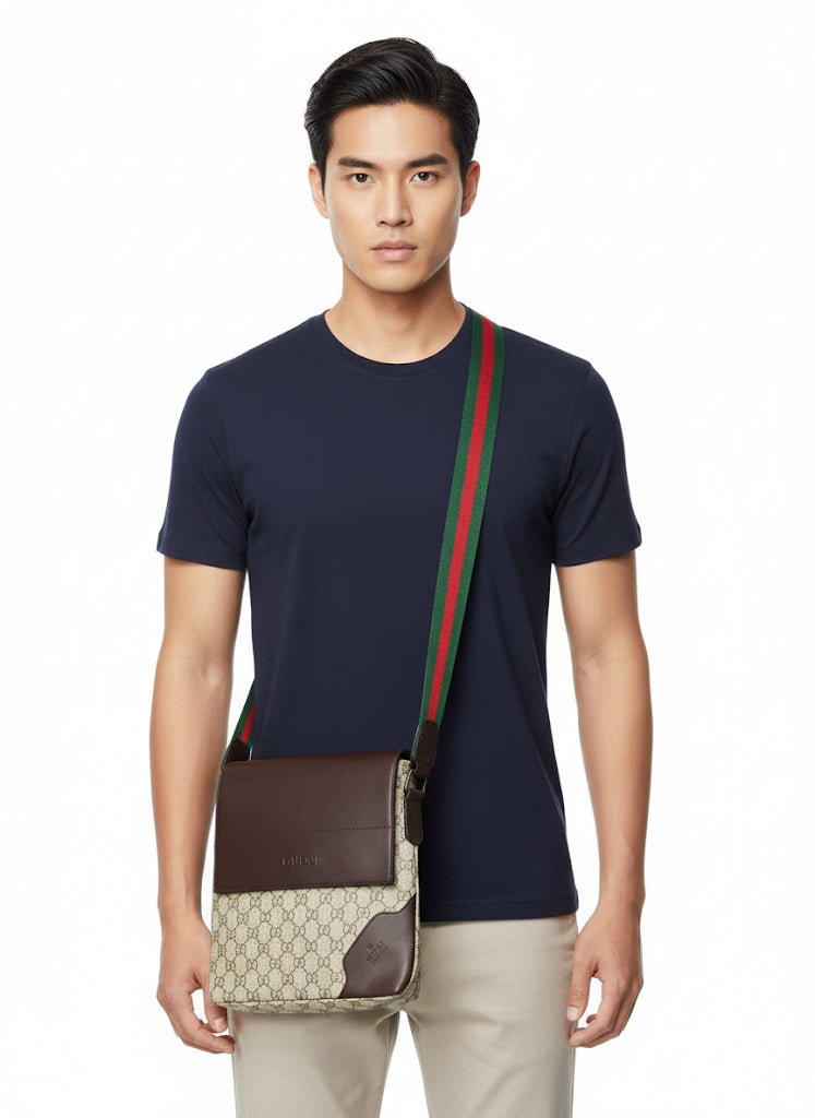 FS44 2023 Gucci GG Supreme Canvas Web-Stripe Messenger Bag