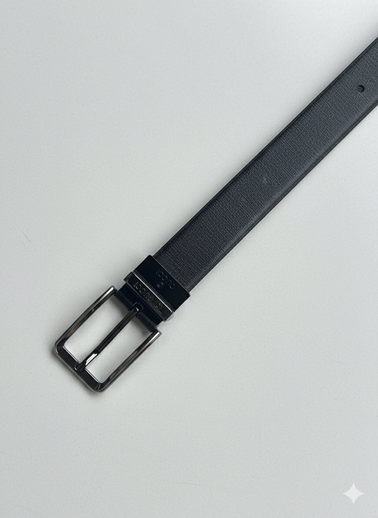 FS44 2040  Gucci Reversible Black Leather Belt with Rectangular Buckle